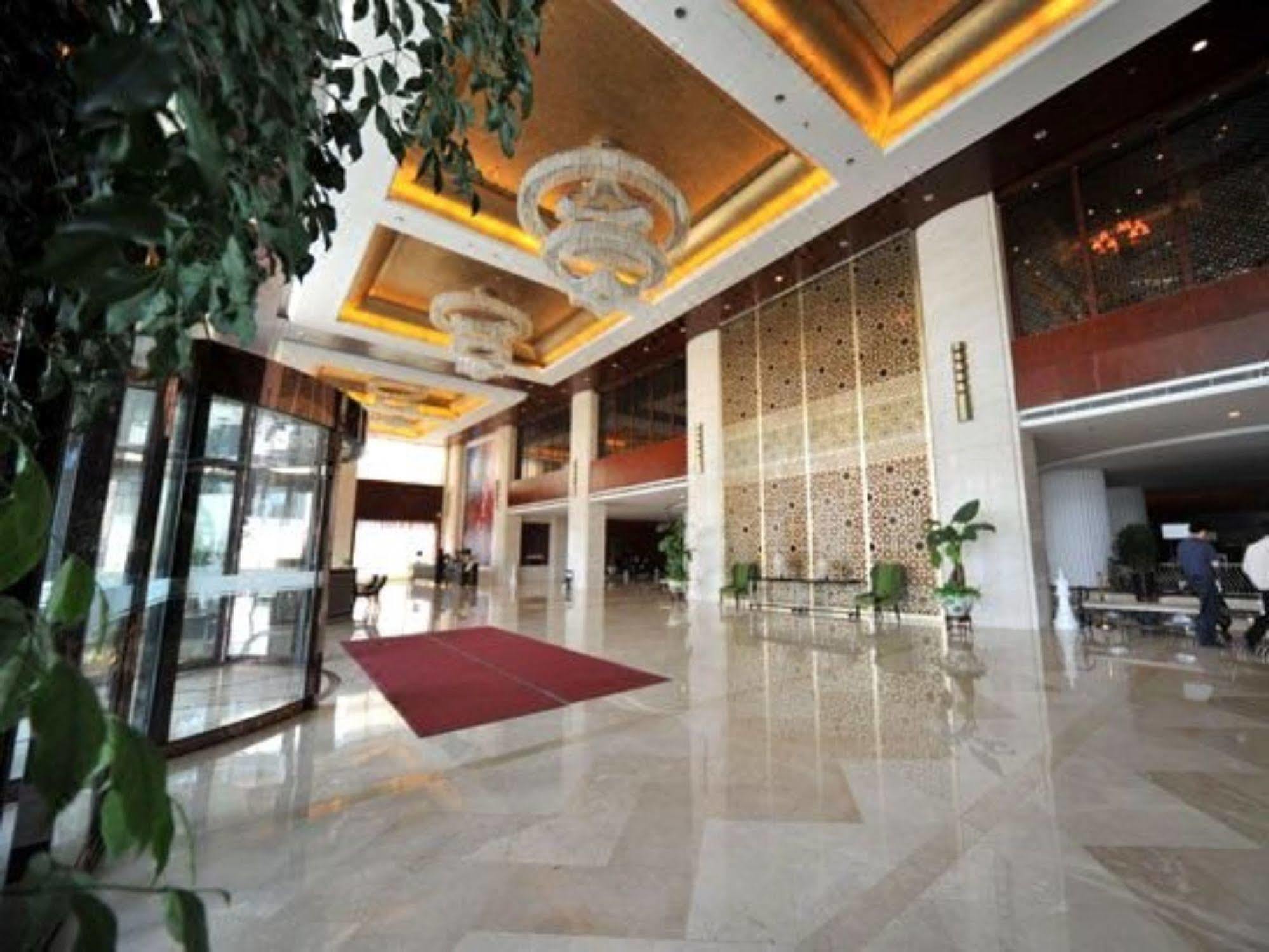 S&N Dalian Hotel Esterno foto