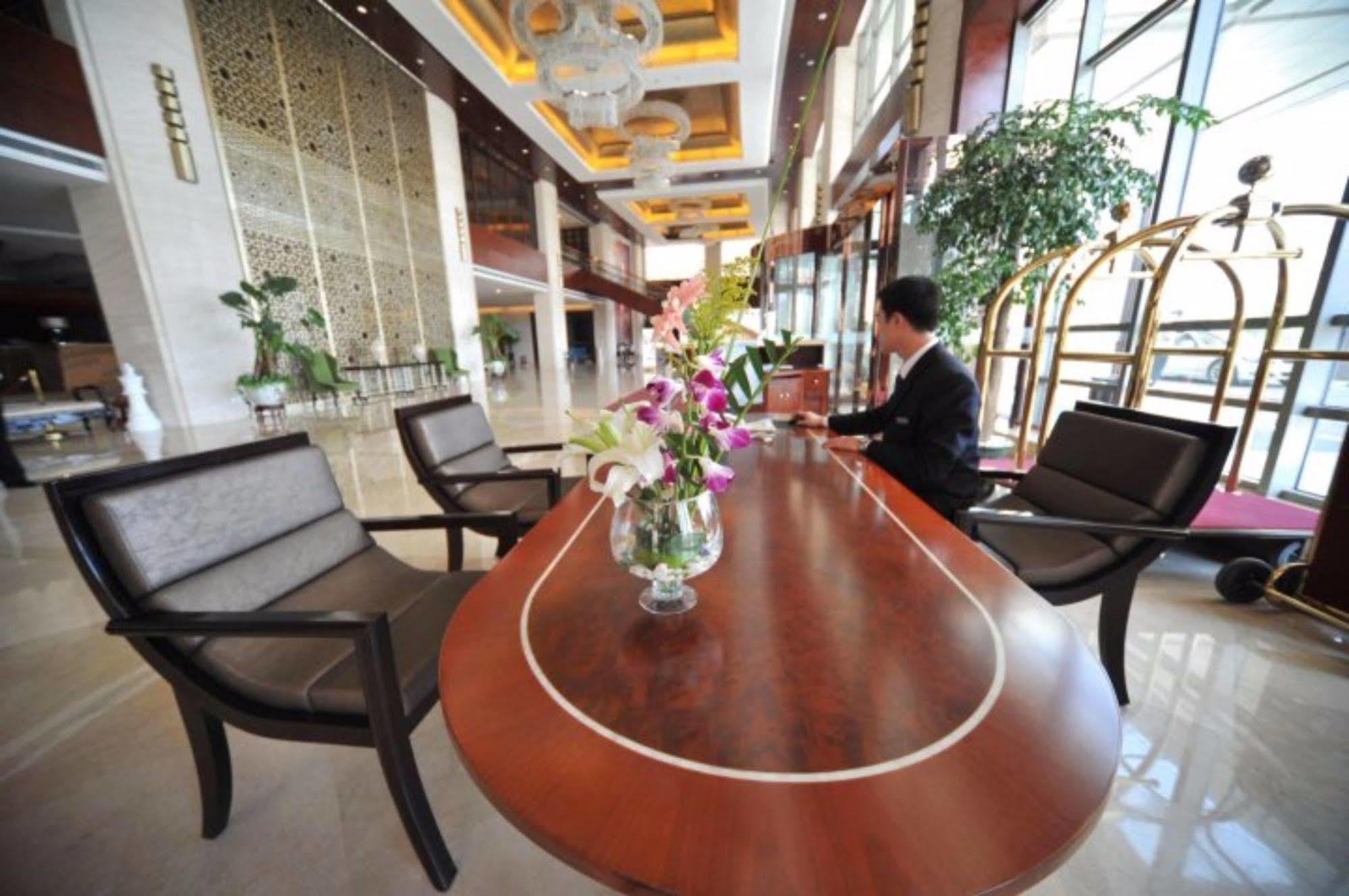 S&N Dalian Hotel Esterno foto