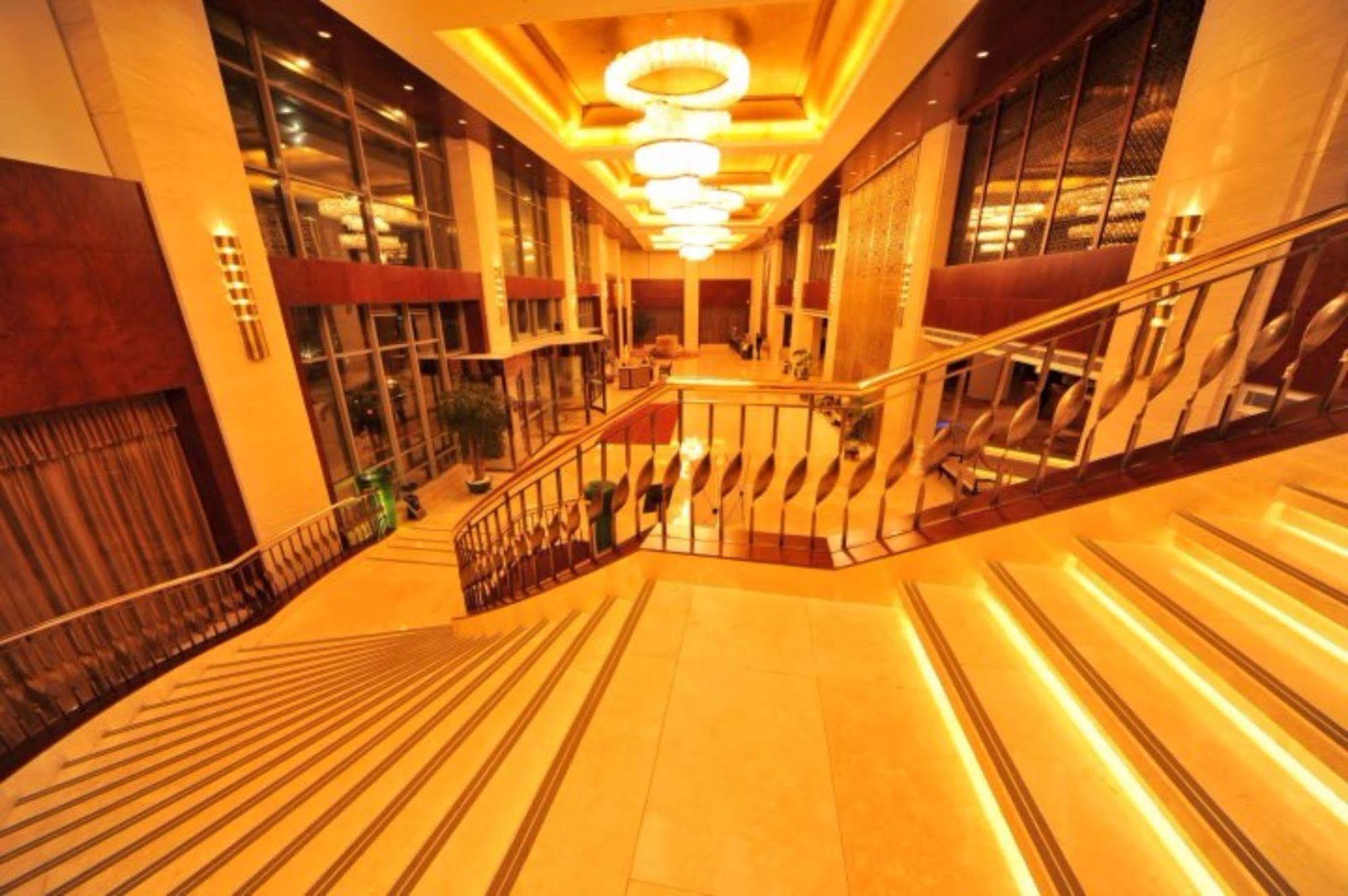 S&N Dalian Hotel Esterno foto